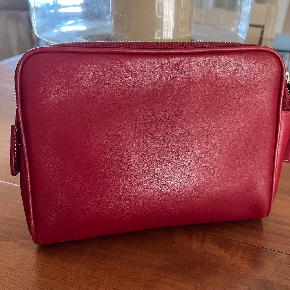 Gorgeous Authentic Deep Red Coach Zippered Clutch. Very Good Condition - Picture 4 of 4